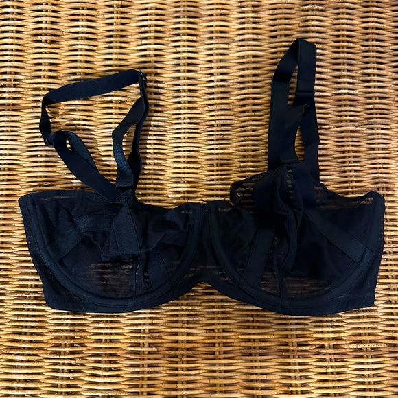 VS Mesh Strappy Bra - Picture 1 of 2